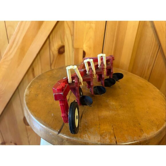 Vintage Ertl Red Farm Plow Toy Cast Iron Tractor Attachment Dyersville Iowa USA - Picture 3 of 8